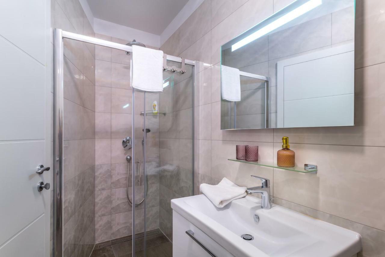 Seaside Villa & Spa Liznjan Bagian luar foto